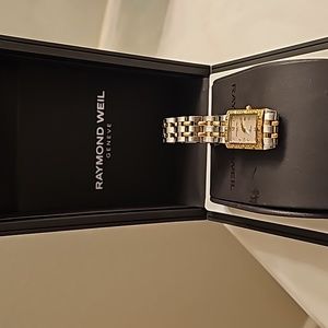 Authentic Raymond Weil Mother of Pearl dial Tango Sapphire Crystal 18mm watch .